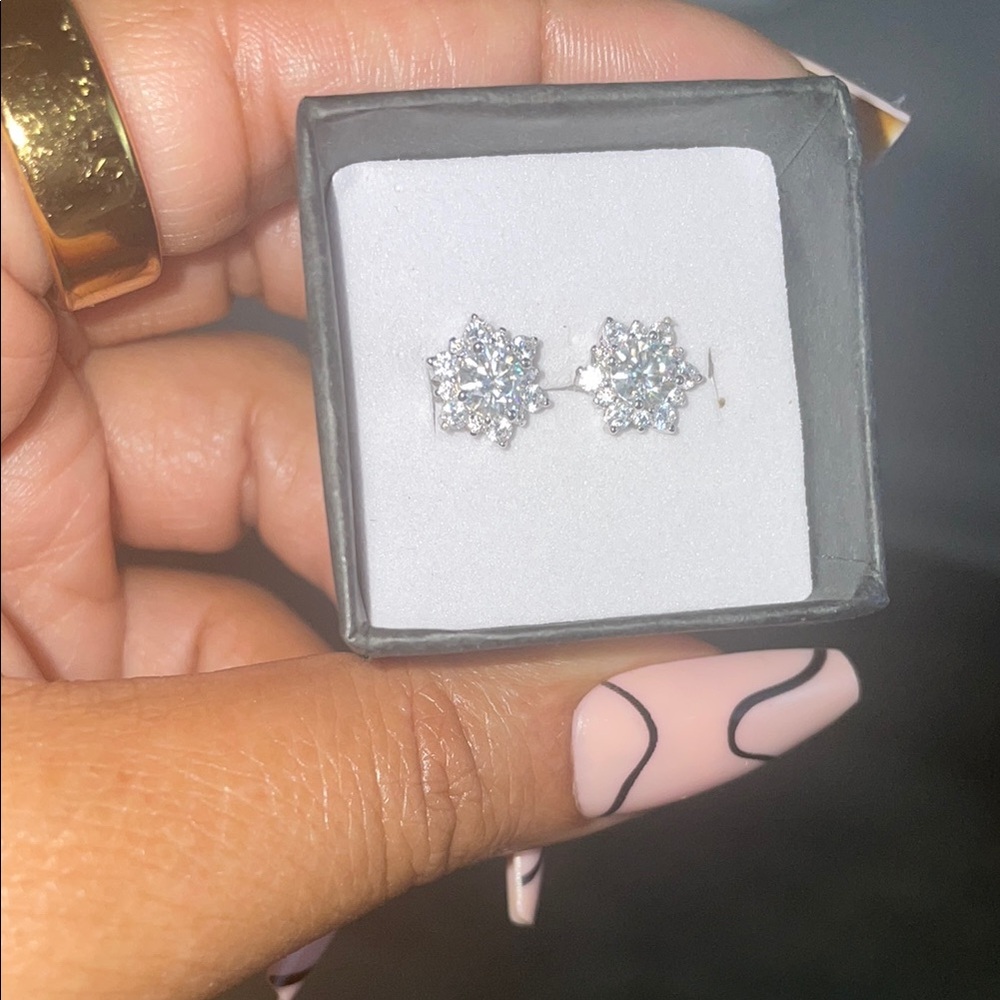 Retail $155 Sparkling 14k gold plated Silver aaa cubic zirconia Earrings - Picture 1 of 5